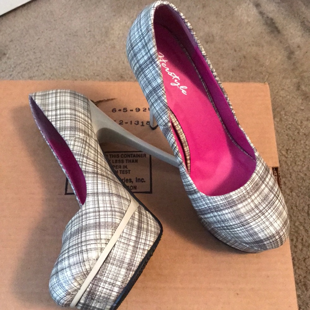 Platform Shoes - Picture 3 of 3
